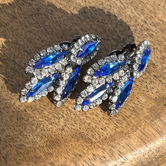 Stunning blue and clear rhinestone sparkly dangle clip on silver tone earrings - Picture 16 of 16